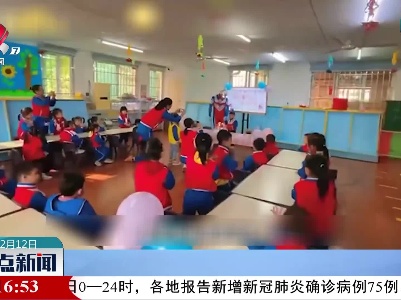 爸爸扮奥特曼 到幼儿园给儿子庆生