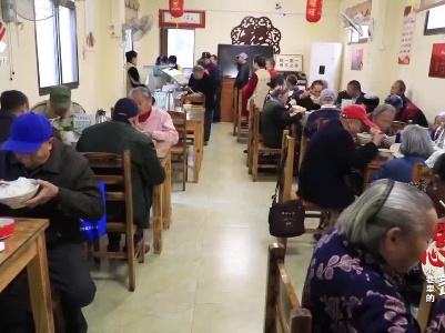 社会传真20211208 小巷里的爱心餐厅