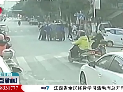 赴训途中他们救起被撞老人