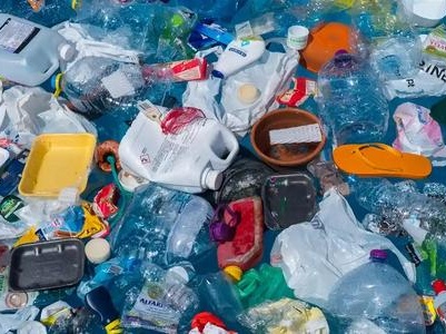 美国成全球最大塑料垃圾产生国 人均年产生约130公斤