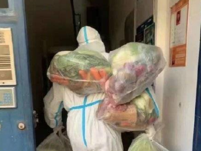 新华网评：这一年，感恩温暖的力量 