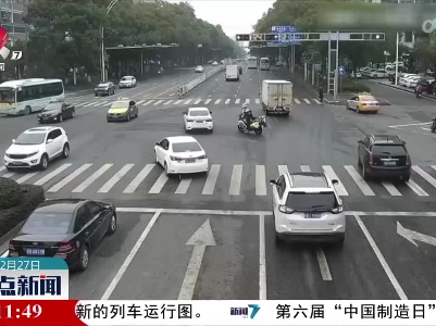 男孩高烧惊厥 交警开道送医转危为安