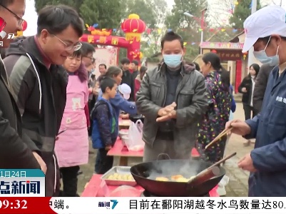 万安：炸油果 唱大戏 红色山村年味渐浓