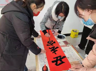 九江怡庐苑社区开展送春联活动