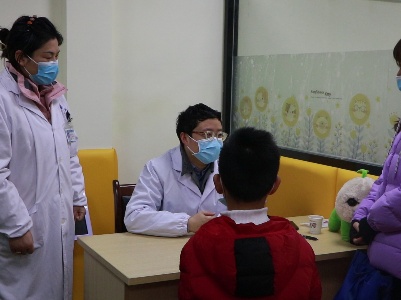 江西省妇幼保健院专家到桃花医院开展义诊