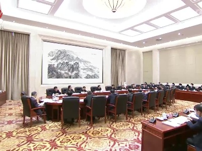 易炼红主持省十三届人大常委会主任会议时强调 紧紧围绕中心大局更好发挥职能优势 推动新时代全省人大工作高质量发展