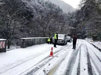 昨晨再次降雪 庐山风景区实行道路交通管制