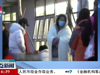 2022年2月22日 他凌晨披棉被排队结婚