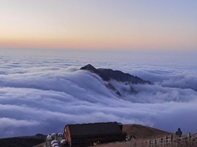 春节假期江西武功山迎旅游客流 美景吸引民众登山游玩