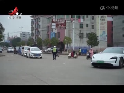 抚州崇仁：交警开启绿色通道 争分夺秒护送孩子就医