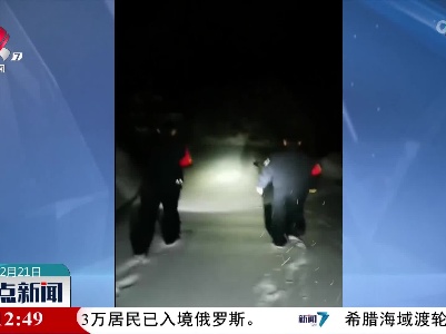 【江西多地迎来降雪】大学生拍摄雪景被困 民警快速救援