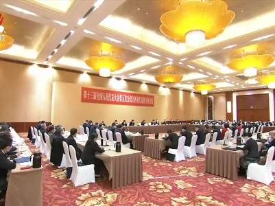 【加油“赣” 向未来·直通两会】江西代表团举行全体会议 易炼红主持 叶建春出席