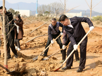九江濂溪区四套班子领导参加义务植树 为美丽濂溪添绿