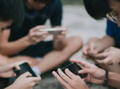 观察丨未成年人刷屏上瘾，需有“戒断机制”