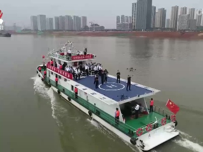 江西公安新型执法艇首航巡江