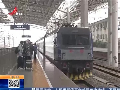 南昌：火车站开“绿色通道” 送西藏学子顺利返乡