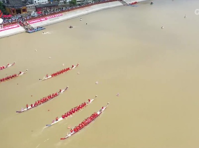 【我们的节日•端午】挥桨竞渡  祝福国泰民安