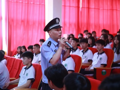 江西萍乡：法制讲座进校园 安全护航青少年