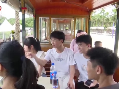 “后高考经济”升温 催生消费热潮
