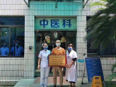 南昌大学四附院：医术精湛暖人心，患者感激送牌匾