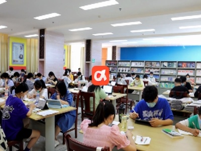赣州赣县区：夏日避暑好去处 图书馆里觅书香