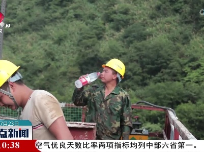 武宁：大桥建设者鏖战高温抢工期