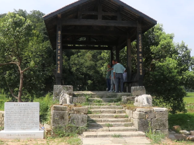 江西浮梁:500年明代古桥重获新生 村民纳凉追寻乡愁