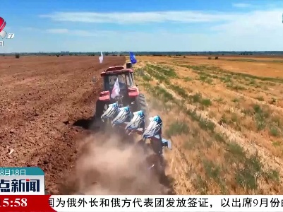 新型国产高速犁在新疆呼图壁县试验成功