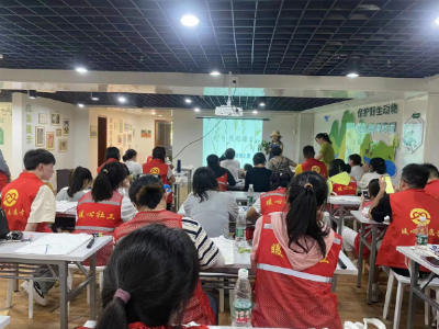 王少玄看望疫情防控一线工作人员和一线执勤交警