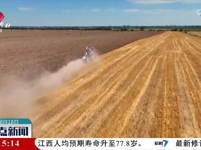 新型国产高速犁在新疆呼图壁县试验成功