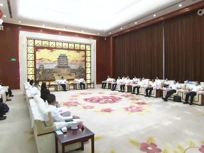 比亚迪股份有限公司宜春项目签约 易炼红会见王传福一行 叶建春致辞并见证签约