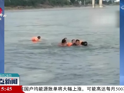 两人不慎落水 多亏他们施救
