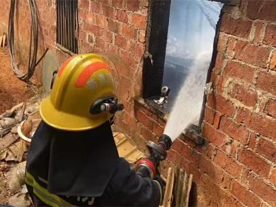 电饭煲短路起火 萍乡上栗出动小型消防站救援