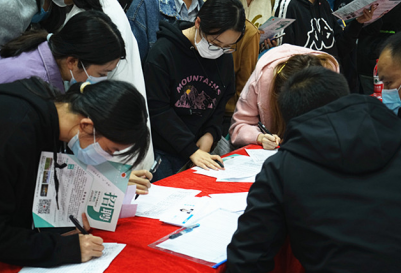 吉安市让“留守的花朵”在阳光下绽放