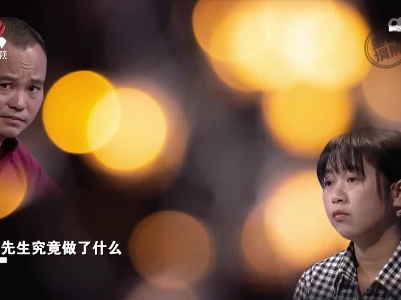 女子平静等待调解 可等男子来后就坐立不安