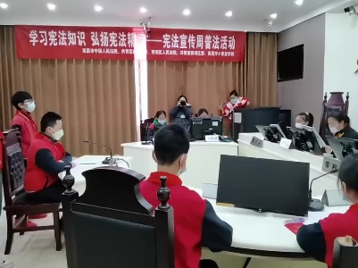 宪法宣传周：小少年变身“大法官” 沉浸式体验开庭断案