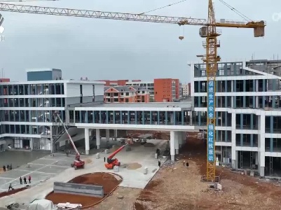 社会传真20221207 新时代新征程新伟业：小箱包闯出“大天地”