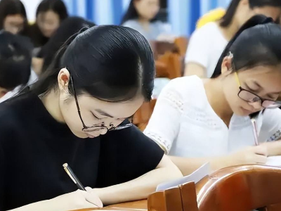热评丨既要保障公费师范生有编有岗 也要提高培养质量