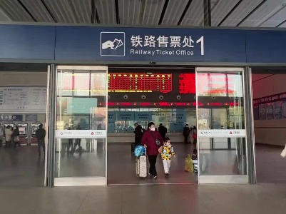 “春运”第一天，贴心服务温暖旅客回家路