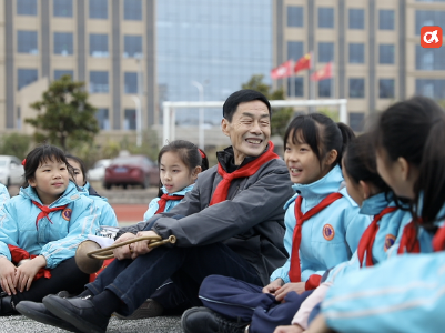 “孩子王”康民生：号声飘过四十载