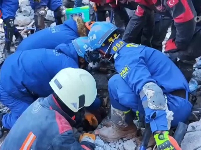 江西人防蓝天救援队员有序撤离土耳其