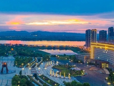 【地评线】江右时评：奋斗是奔向幸福的“通行证”