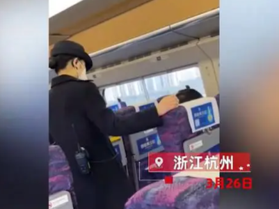 热评丨高铁霸座骂乘务员臭打工的，尊重别人就是尊重自己