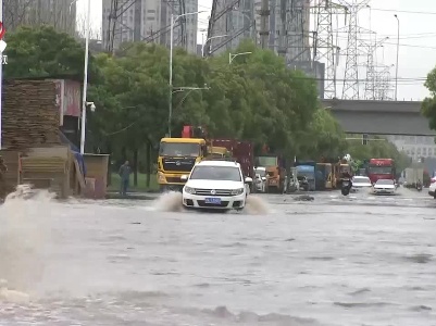 我省多地强降雨 交通出行受阻