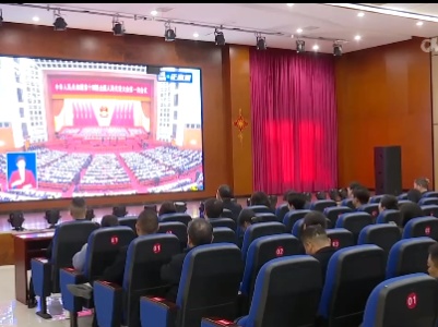 江西各地干部群众热切关注全国两会