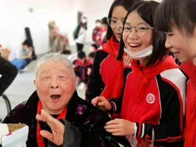 吉安市吉州区瑞华学校：三月春风暖童心 小小雷锋在行动