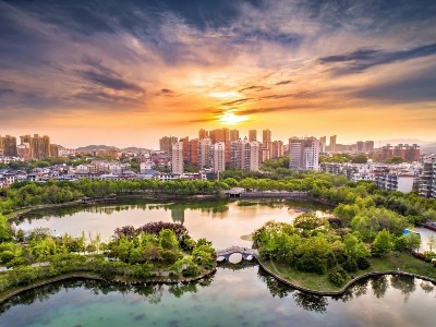 【地评线】江右时评：做脚踏实地的奋斗青年