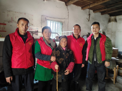 中国电信赣州分公司志愿者为独居老人送温暖和关爱