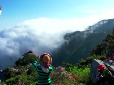 庐山出现瀑布云景观