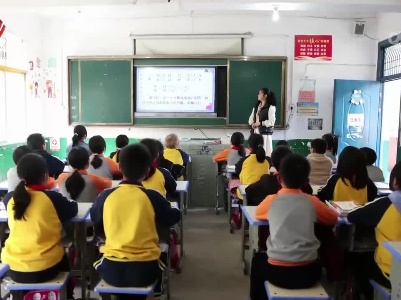 微光成炬: 大山里的“00后”老师们